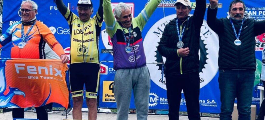 MIGUEL ÁNGEL FOSSATTI EN LO MÁS ALTO DEL PODIO DEL MTB RACE DE SAN PEDRO