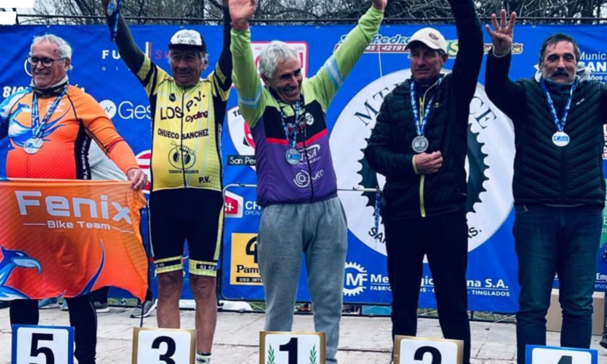 MIGUEL ÁNGEL FOSSATTI EN LO MÁS ALTO DEL PODIO DEL MTB RACE DE SAN PEDRO