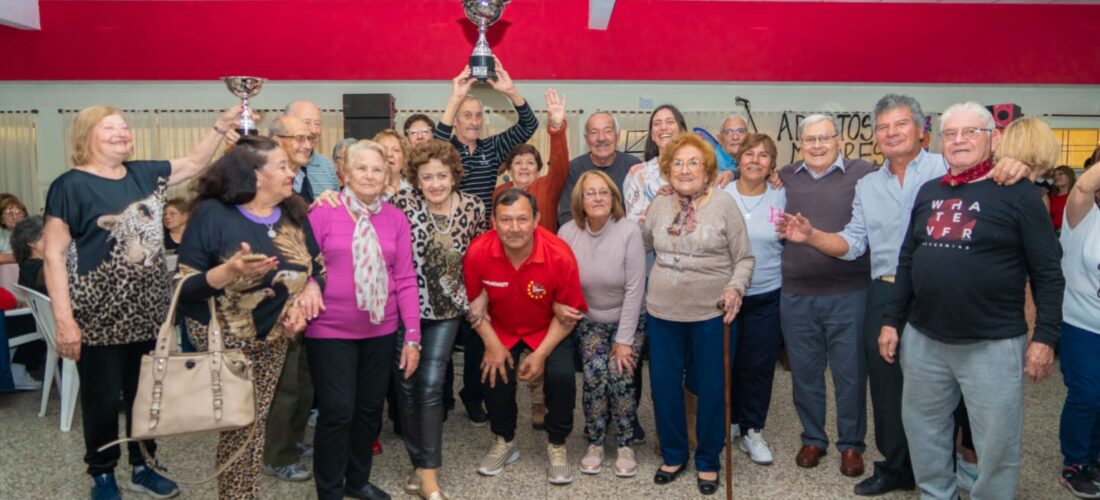 GANADORES DEL TORNEO MUNICIPAL “GRANDES DEPORTISTAS” RECIBIERON SUS PREMIOS