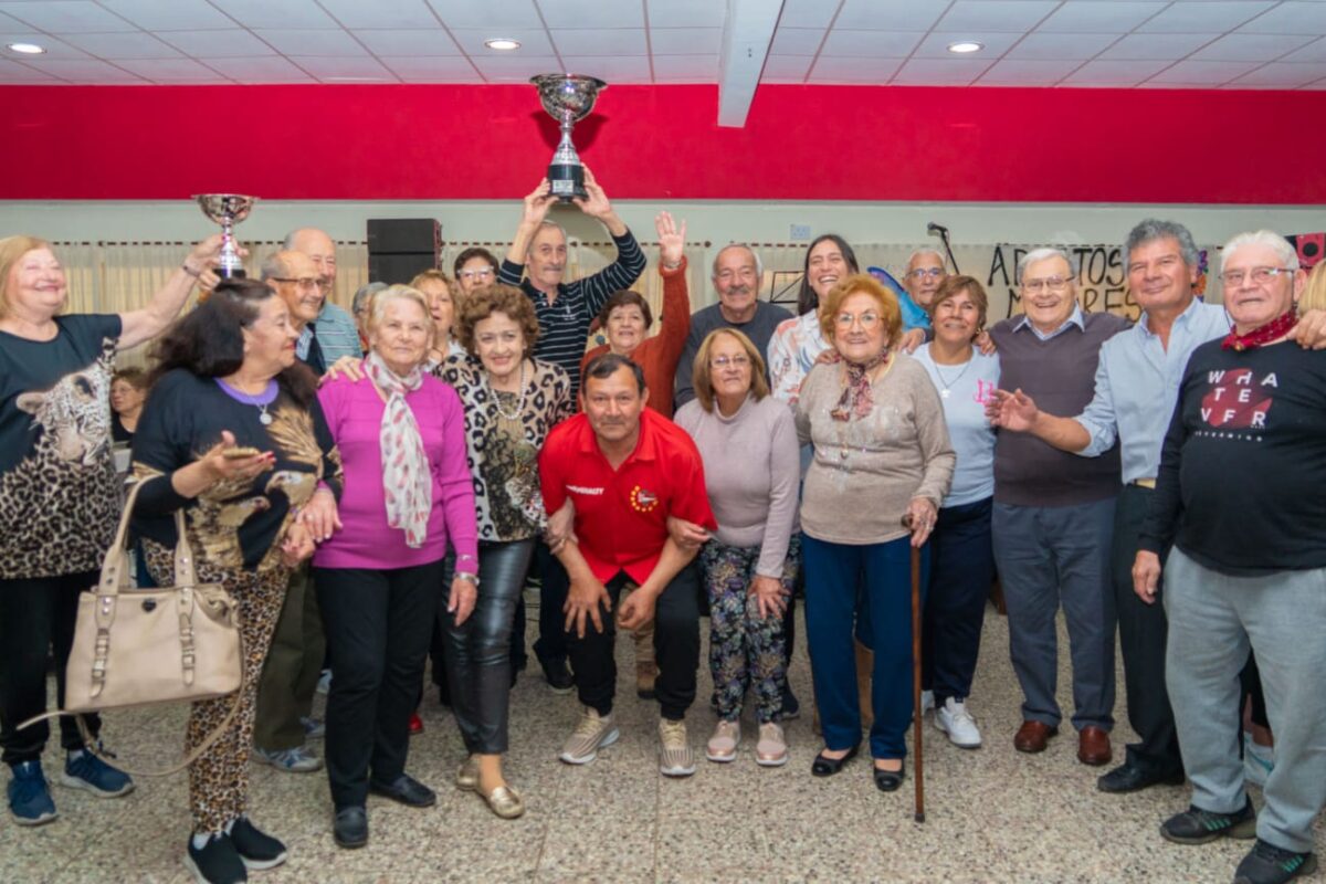 GANADORES DEL TORNEO MUNICIPAL “GRANDES DEPORTISTAS” RECIBIERON SUS PREMIOS