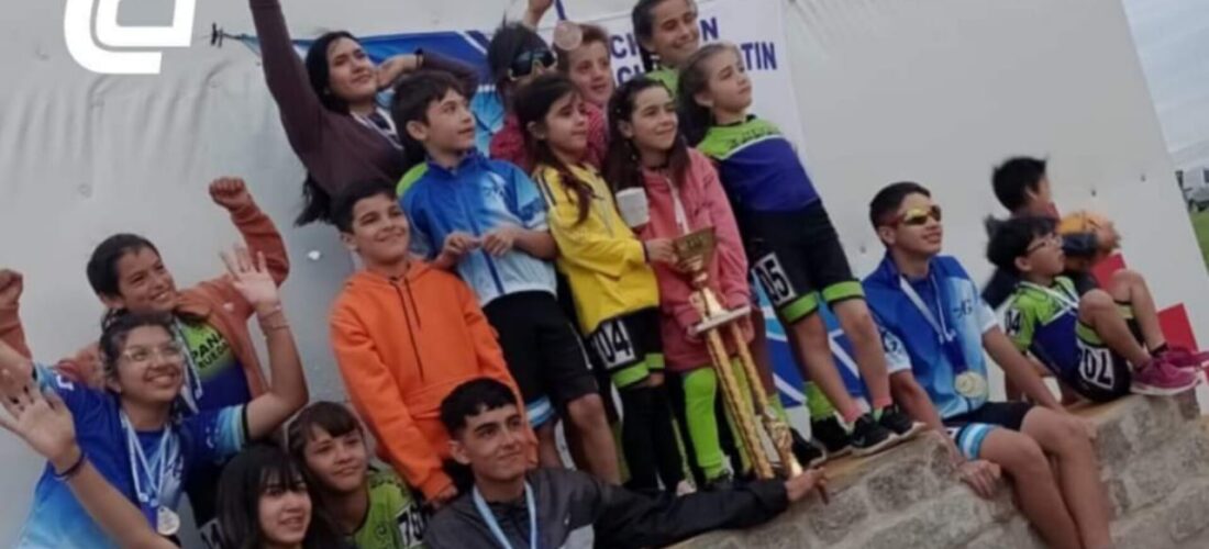 CAMPANA SOBRE RUEDAS EN EL PODIO DE PATÍN CARRERA