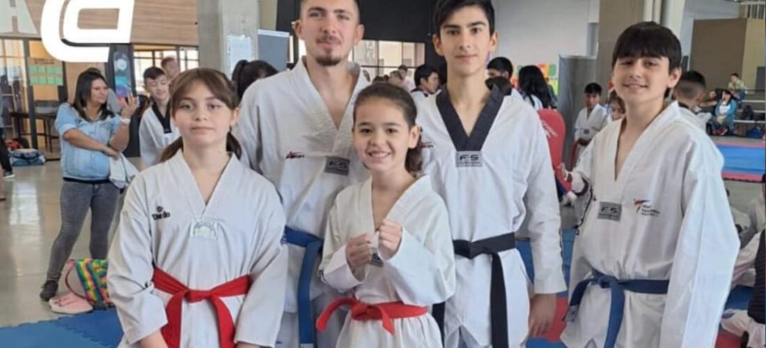 ALUMNOS DE LA ESCUELA MUHAN, PRESENTES